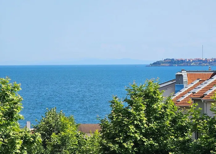 Sea View Apartment, Morsky Bryag דירה